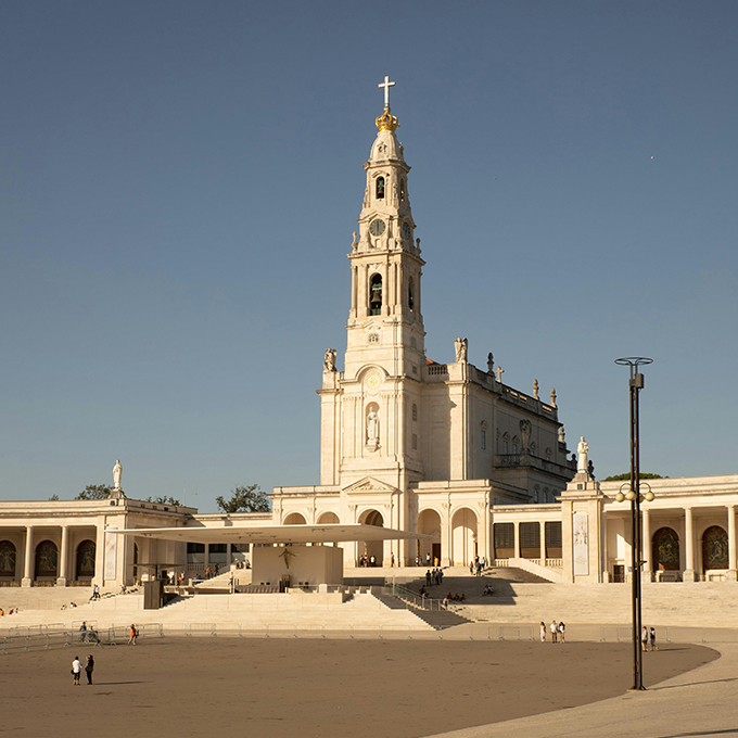 Fátima - Viva momentos de paz e reflexão num dos maiores santuários do mundo.